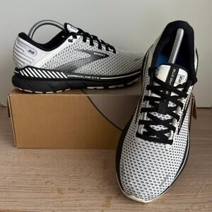 Brooks Adrenaline 22 Black/White Women Running Sneakers- SZ 9